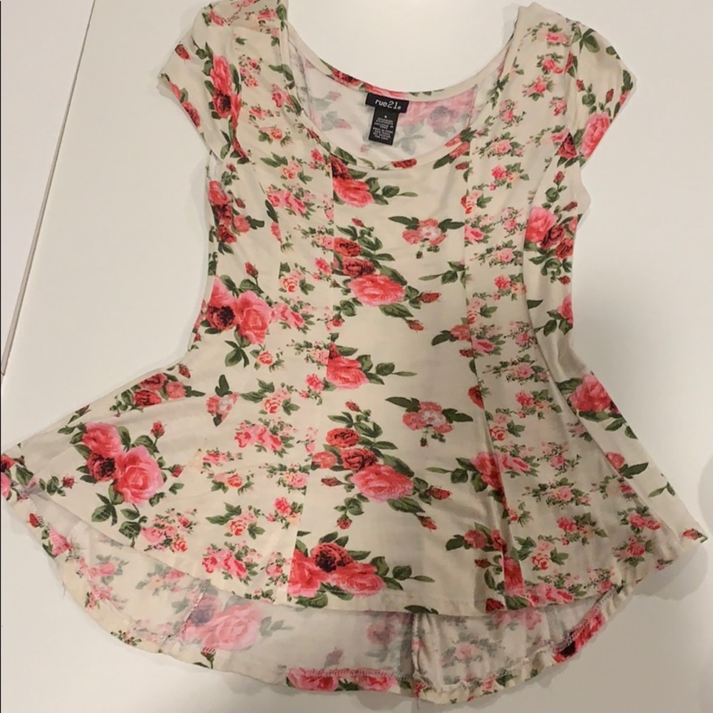 Rue 21 floral blouse size small!